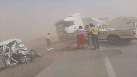 امداد رسانی به حادثه دیدگان طوفان در محور عقدا به نایین 